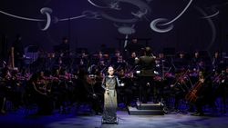 Robot Humanoid Sophia Siap Manggung dengan Orkestra