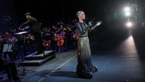 Dalam konser ini, Sophia dijadwalkan tampil bersama para musisi membawakan sejumlah komposisi orisinal dengan iringan musik simfoni. REUTERS/Tyrone Siu  