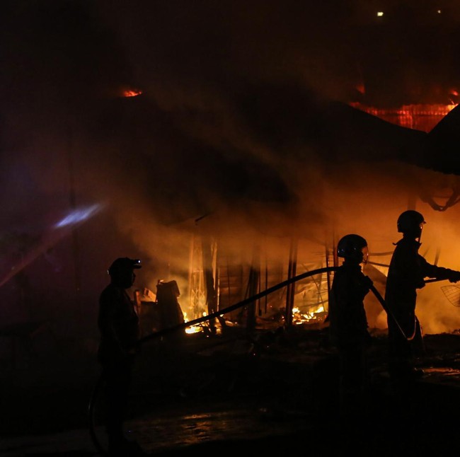 Si Jago Merah Ngamuk di Pasar Kanjengan, Ratusan Kios Hangus