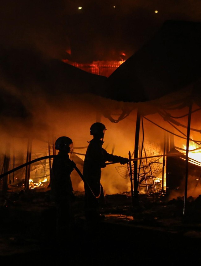 Si Jago Merah Ngamuk di Pasar Kanjengan, Ratusan Kios Hangus