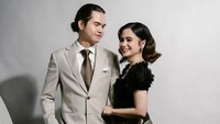 Tissa Biani menghadiri akad nikah hingga resepsi El Rumi dan Syifa Hadju. Sebelumnya, keberadaan Tissa Biani dipertanyakan karena tidak terlihat pada momen lamaran kakak dari kekasihnya itu, Dul Jaelani. Foto: Instagram @tissabiani
