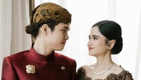Maia Estianty benar-benar mertua idaman. Dia menyadari Tissa dibicarakan netizen lantaran gak hadir pada momen lamaran El dan Syifa. Maia dalam channel YouTube pribadinya pasang badan untuk Tissa. Kangen kita semua, tapi udah ngomong gak bisa hadir kemarin, kata Maia dilihat pada Kamis (30/4/2026). Foto: Instagram @tissabiani