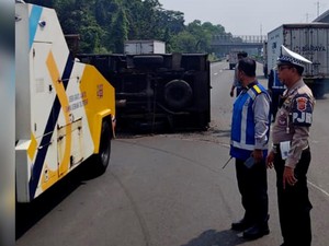Truk Terbalik di Tol Padaleunyi KM 131, Lalu Lintas Sempat Macet