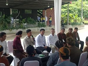Gibran ke Trenggalek Temui Para Kades Secara Tertutup, Ini yang Dibahas