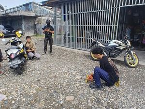 Detik-detik 2 OTK Boncengan Motor Tembak Pedagang di Yahukimo