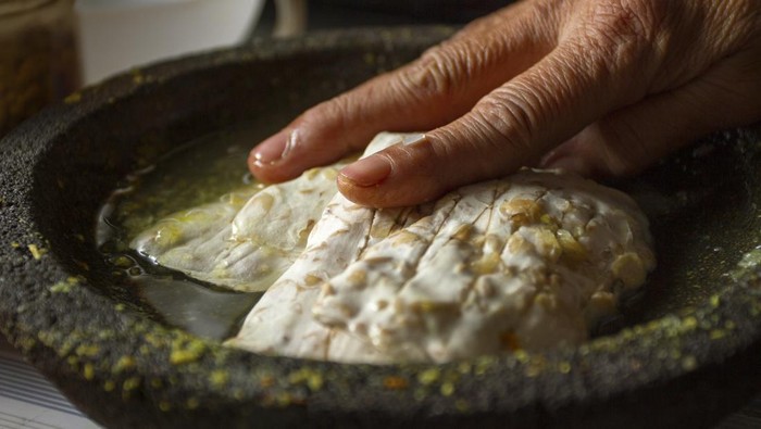 Tempe Garit is processed from fermented soybeans, then fried with onion seasoning