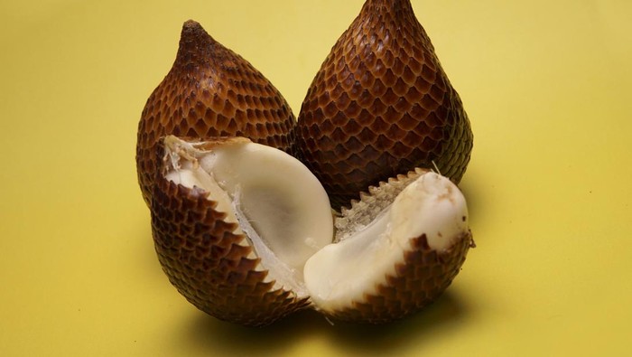 Salacca fruit on yeloow backgroundSalacca fruit on yellow background