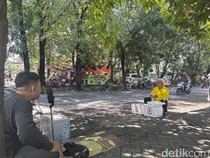 Cerita Mas Ojol Surabaya Live TikTok 24 Jam demi Bantu Dagangan Lansia