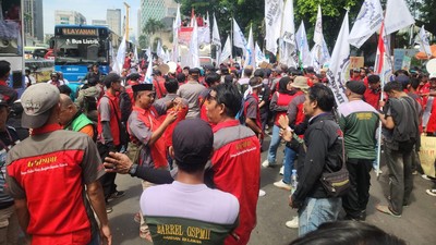 Aksi Buruh di Depan DPR
