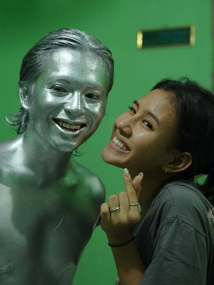 Tawa Shenina Cinnamon Lihat Angga Yunanda Jadi Manusia Silver