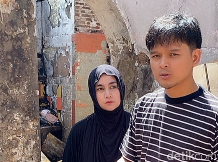 Anisa Rahma dan suami Anindito Dwis di rumahnya