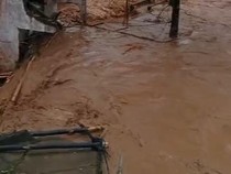 Video: Banjir Bandang Terjang Cianjur, Warga Histeris Lihat Perabotan Rumah Hanyut