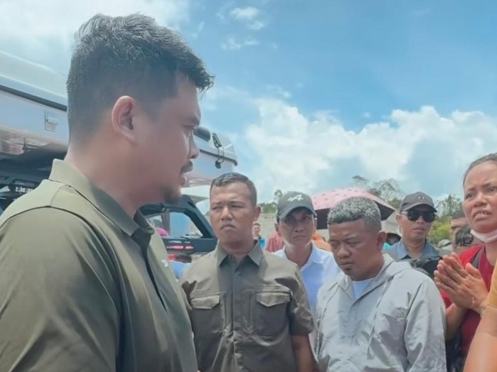 Momen warga di Tapteng mengadu belum mendapatkan bantuan bencana ke Gubsu Bobby Nasution