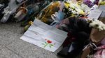 Bunga dan Doa Penuhi Stasiun Bekasi Timur Usai Tragedi Kereta