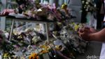 Bunga dan Doa Penuhi Stasiun Bekasi Timur Usai Tragedi Kereta