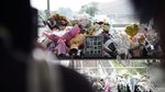 Bunga dan Doa Penuhi Stasiun Bekasi Timur Usai Tragedi Kereta