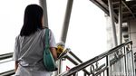 Bunga dan Doa Penuhi Stasiun Bekasi Timur Usai Tragedi Kereta