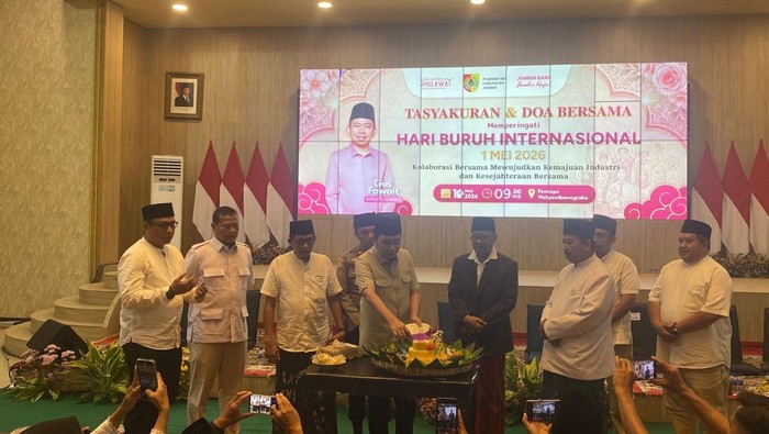 Bupati Jember, Muhammad Fawait menghadiri acara tasyakuran dan do’a bersama saat Hari Buruh