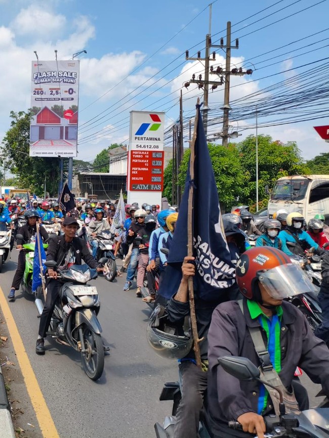 Foto: Ribuan Buruh di Jatim Bergerak ke Surabaya Peringati May Day