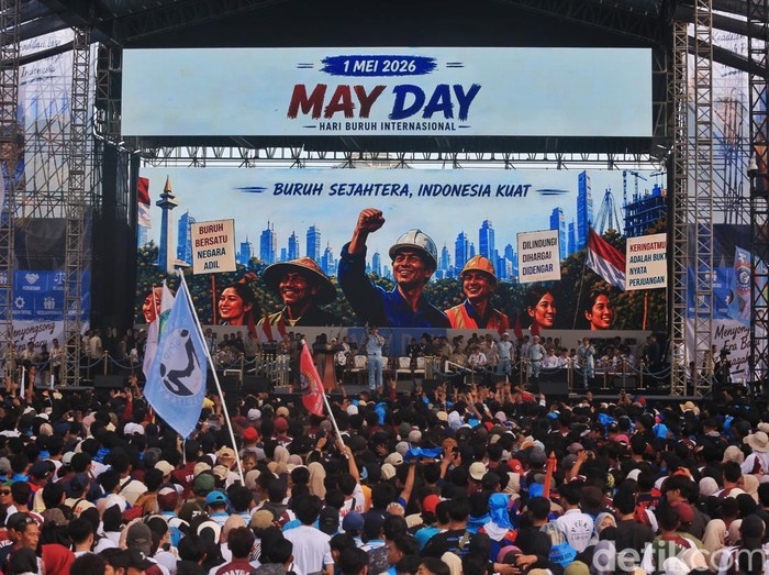 Ribuan buruh memadati Monas saat May Day 2026, menuntut RUU Ketenagakerjaan, penghapusan outsourcing, dan menolak upah murah.