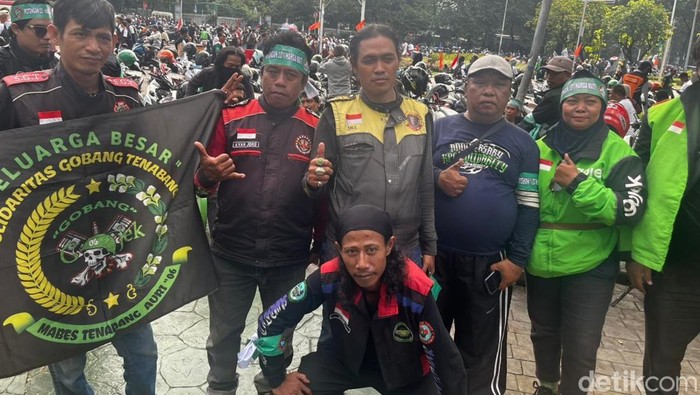 Driver ojol ikut May Day di Monas. (Rumondang/detikcom)