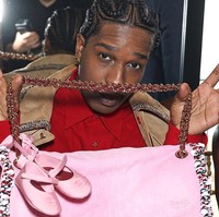 Sementara itu, putri Rocky bersama Rihanna, Rocki Irish Mayers, juga mulai mencuri perhatian. Di usia tujuh bulan, ia sudah tampil di sampul majalah dengan mengenakan busana haute couture dari Dior. (Foto: Aurore Marechal/Getty Images)