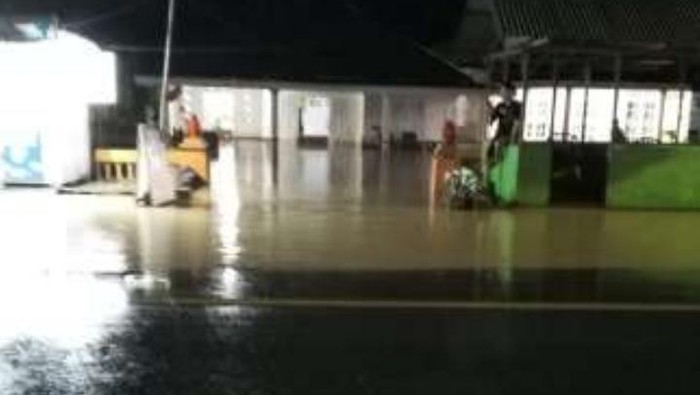 Banjir dan longsor melanda Kecamatan Batudaa Pantai dan Limboto Barat, Gorontalo, dengan 466 orang terdampak.