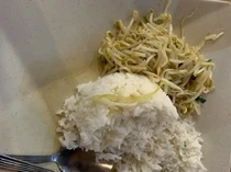 Pria Malaysia Dibuat Kaget saat Makan Tauge Lebih Mahal dari Lauk