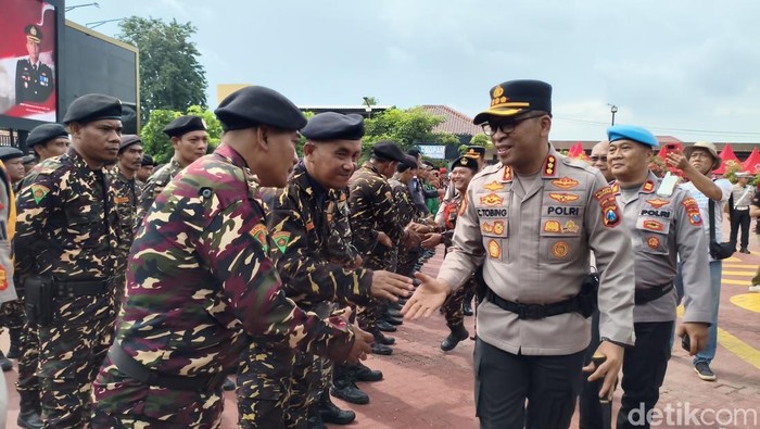 Kapolresta Sidoarjo saat meresmikan Sabuk Kamtipmas.