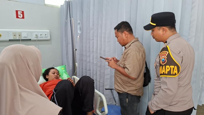 Salah satu siswi MTsN 1 Bojonegoro yang jadi korban tabrakan mobil proyek