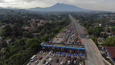 Jalur Puncak Padat saat Libur Hari Buruh, Sistem Satu Arah Diberlakukan