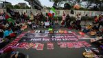 Kepung DPR, Buruh Tuntut Upah Layak dan Hapus Outsourcing