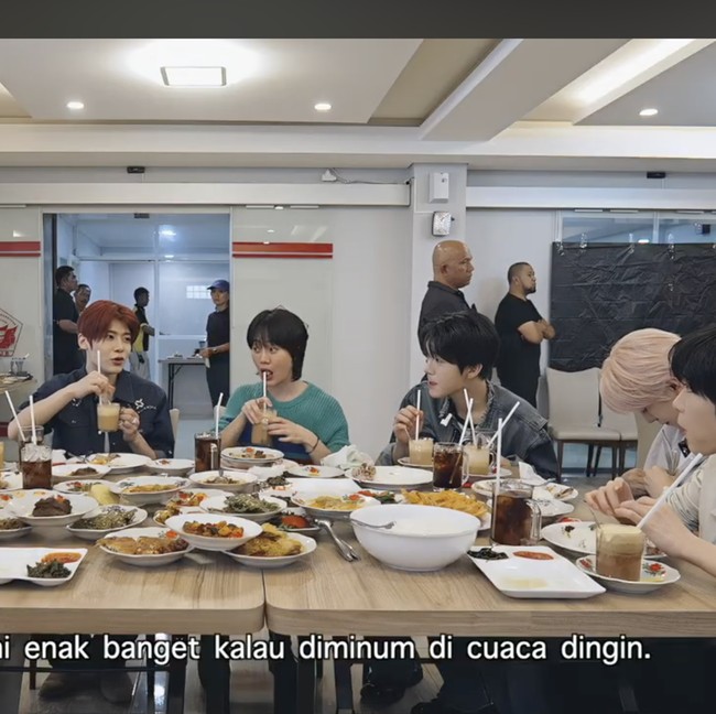 Keseruan Ria SW Ajak Member NCT Wish Kulineran Ala Warlok Jakarta!