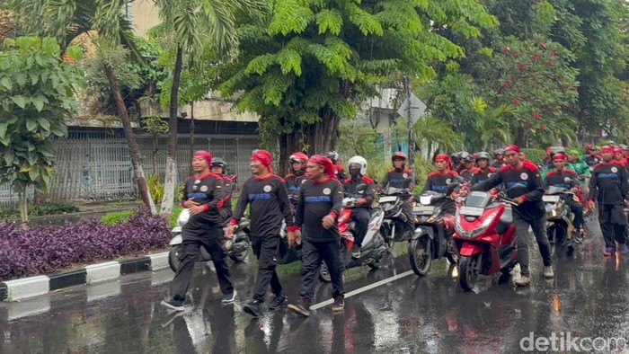 Long March buruh ke Kantor Gubernur Jatim