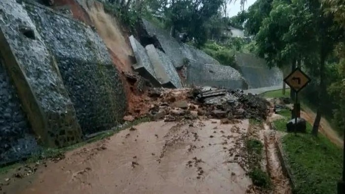 Longsor di Pangalengan Bandung, Jumat 1 Mei 2026.