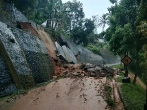 Longsor di Pangalengan Bandung: TPT Ambruk-Akses Warga Lumpuh