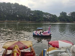 Rekomendasi Libur Long Weekend: Naik Bebek-bebekan di Setu Babakan