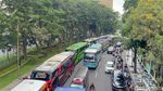 Massa Buruh Mulai Bergerak Menuju Kantor Gubernur Jatim