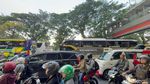 Massa Buruh Mulai Bergerak Menuju Kantor Gubernur Jatim