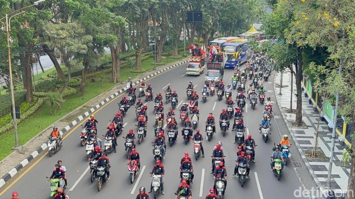 Massa Aksi May Day Mulai Bergerak ke Kantor Gubernur