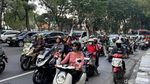 Massa Buruh Mulai Bergerak Menuju Kantor Gubernur Jatim
