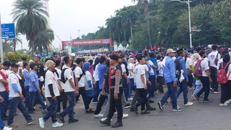 Massa Buruh Berdatangan Ramaikan May Day, Lalin Sekitar Monas Macet