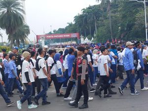 Massa Buruh Berdatangan Ramaikan May Day, Lalin Sekitar Monas Macet