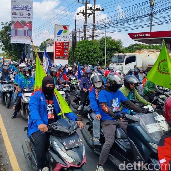 Massa Buruh Sidoarjo Bergerak ke Surabaya Aksi May Day 2026