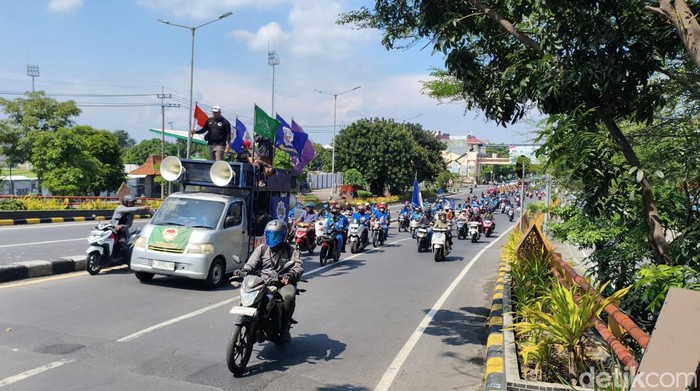 Massa buruh dari Sidoarjo
