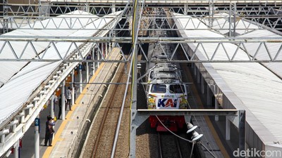May Day, 12 Kereta Api Jarak Jauh Berhenti di Stasiun Jatinegara