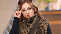 Meisita Lomania mengaku sempat terbujuk rayu gegara mantannya bawa-bawa agama. Dia jago banget, gak minta secara langsung. Dia baik dulu kasih apa ke aku, terus tahu-tahu minta bantuan sampai bawa-bawa agama, katanya. (Foto: dok Instagram meisitalomania)