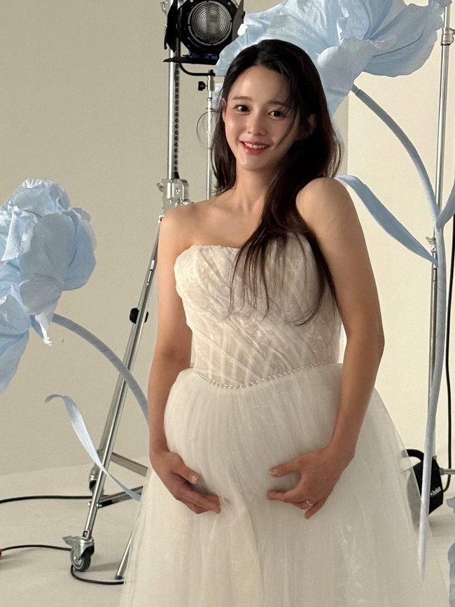 Nam Bo Ra Pemotretan Bergaun Pengantin Jelang Melahirkan
