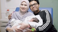 Momen Haru Ochi Rosdiana Melahirkan Bayi Laki-Laki