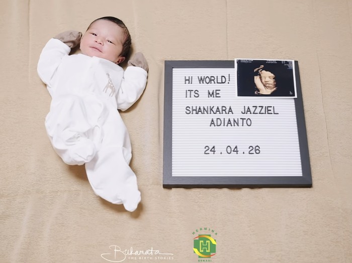 Ochi Rosdiana melahirkan anak pertama.